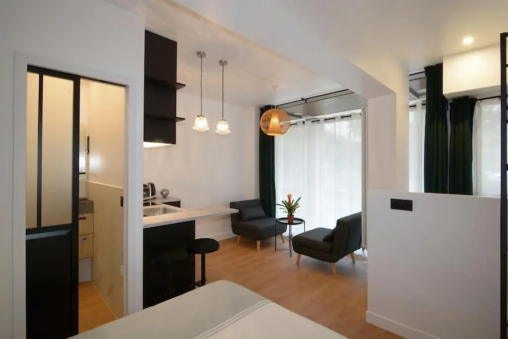 Fully Equiped Flat With Air Conditioning Paris