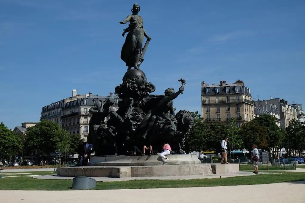 Fully Equiped Flat With Air Conditioning Paris 0*,  France